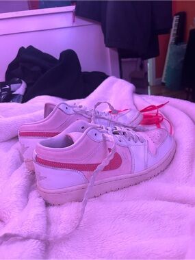 Nike White and Pink Low-Top Women's Sneakers